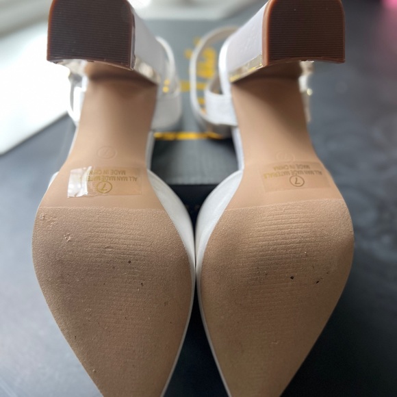 Laura II White Satin Ankle Strap Pointed-Toe Pumps -Sz 7 - Picture 4 of 7